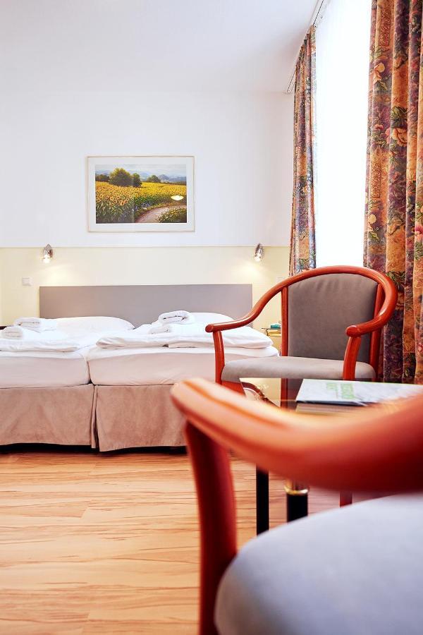 Hotel Ring